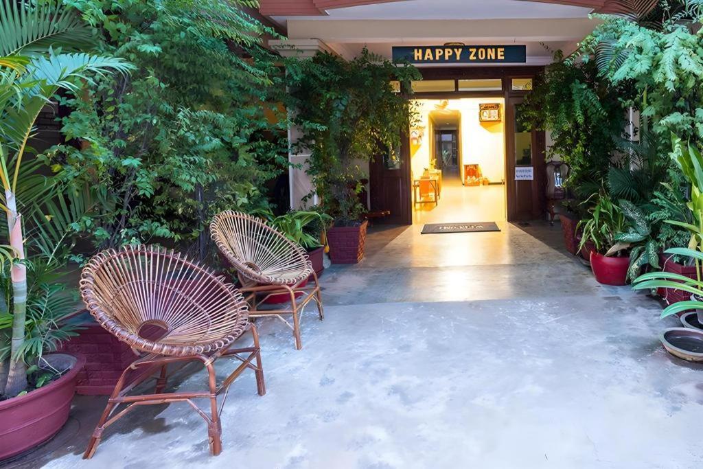 Happy Zone Hostel Сіємреап Екстер'єр фото