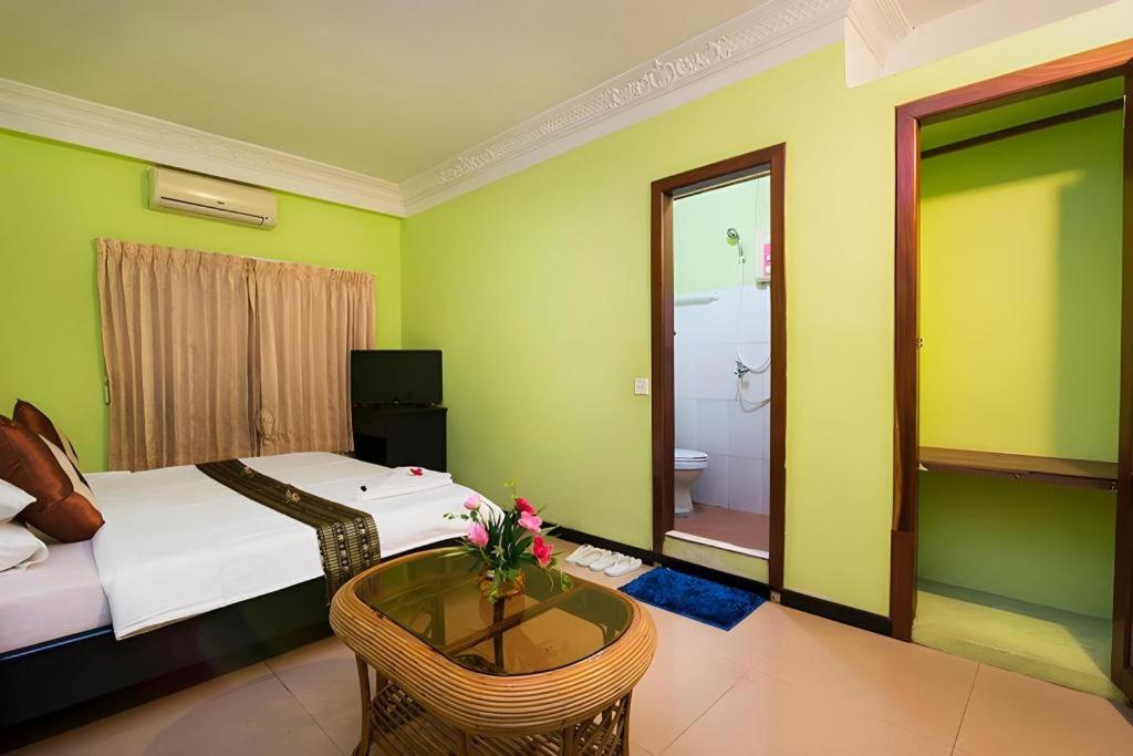 Happy Zone Hostel Сіємреап Екстер'єр фото